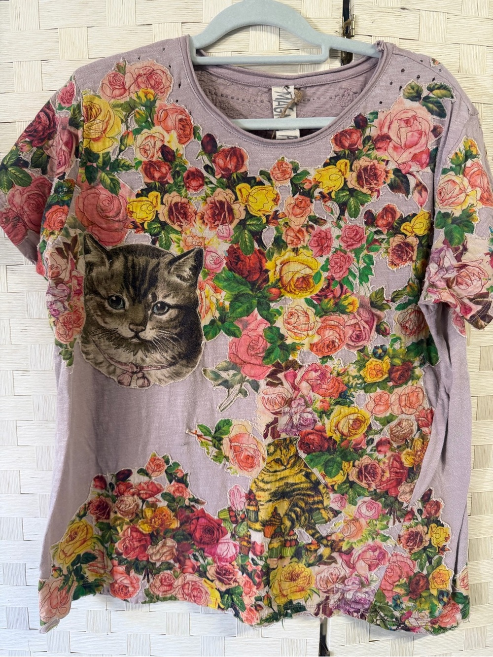 Magnolia Pearl Kitty Roses Appliqué T shirt OS NWT